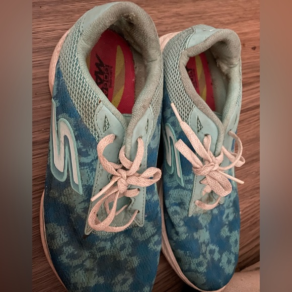 Older models of the Skechers collection for kids teens adults foot- size 6 .5 us - Picture 3 of 5